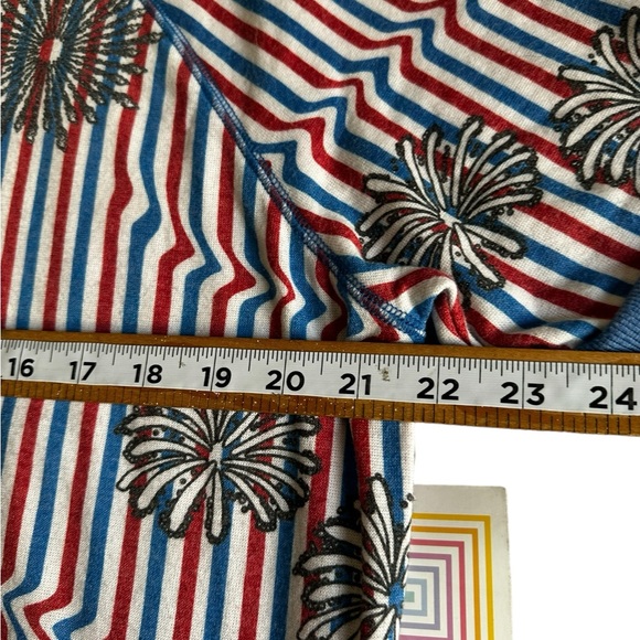 LULA ROE SIMPLY COMFORTABLE TOP SHORT SLEEVE PLANES PATRIOTIC WOMENS SZ LARGE - Picture 6 of 10